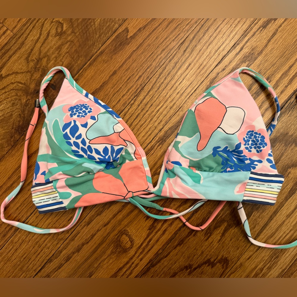 Maaji reversible bikini top size medium